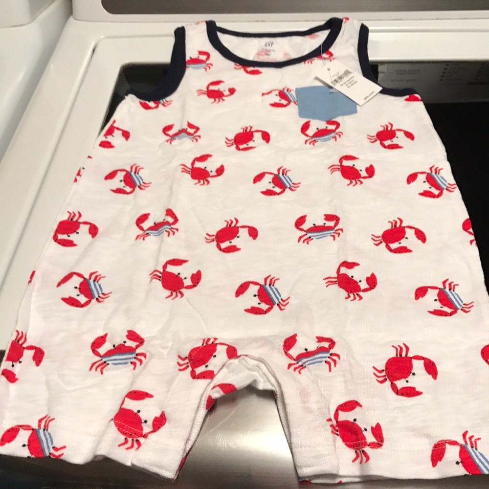 Gap 18-24 crab shortall romper
